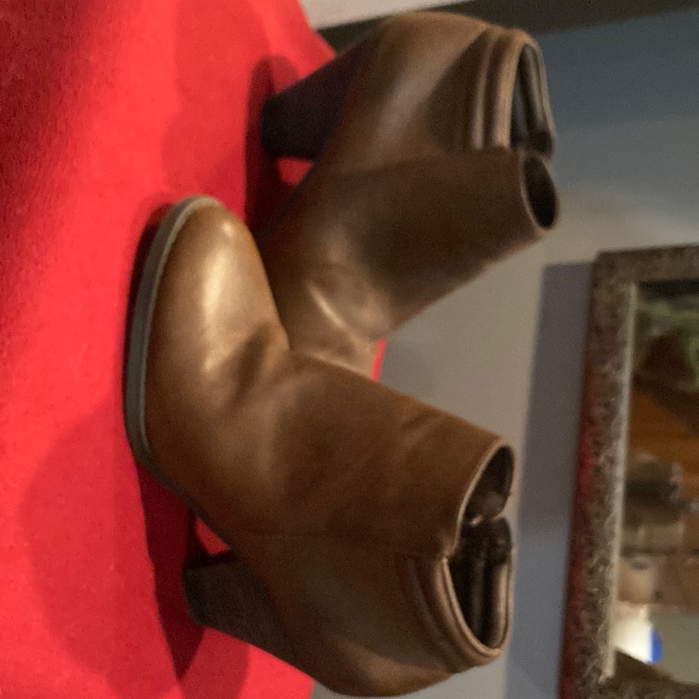 MIA brand boots, color chocolate, size 7.